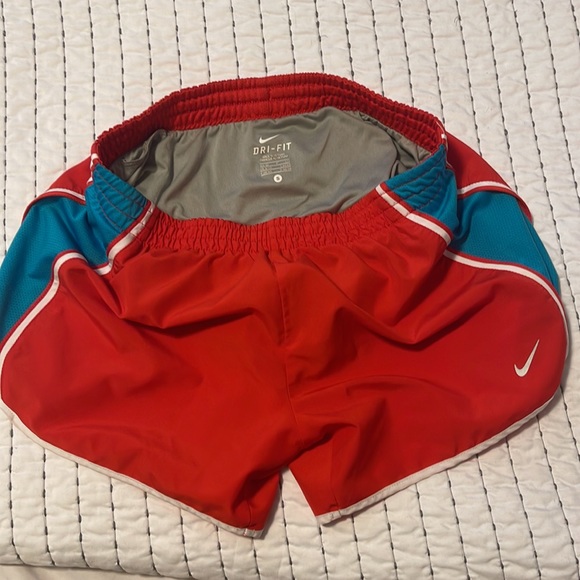 Nike shorts, lined, size small - Picture 3 of 7